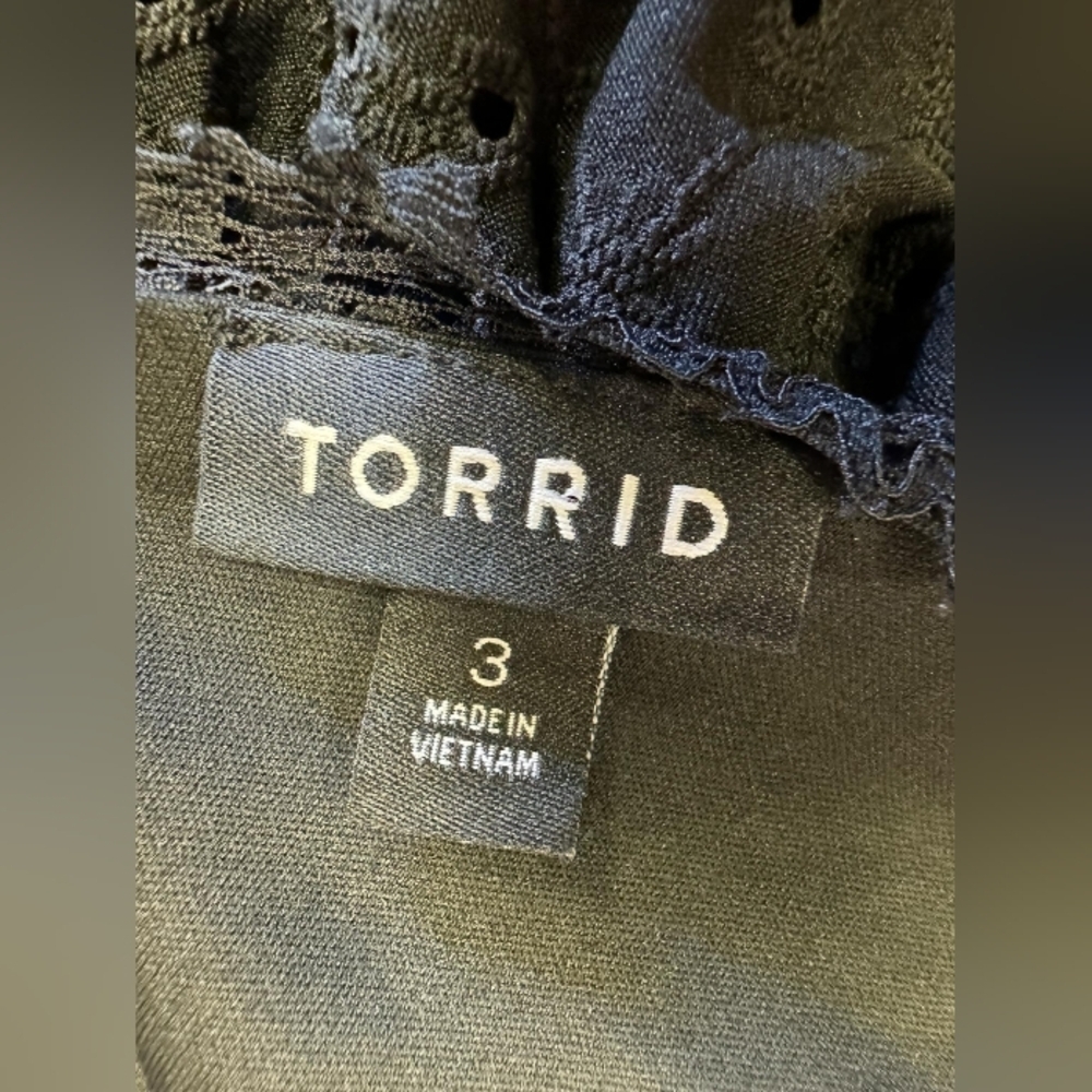 Torrid Eyelet Shirt EUC Black Short Sleeve Size 3 - Picture 7 of 9